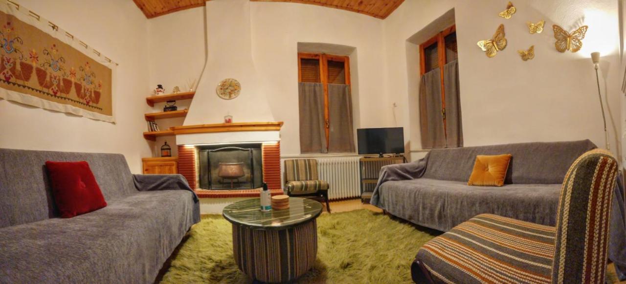 1935 Home Λιλαία Εξωτερικό φωτογραφία