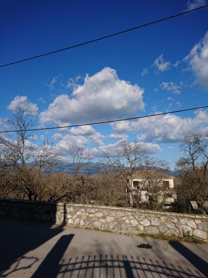 1935 Home Λιλαία Εξωτερικό φωτογραφία