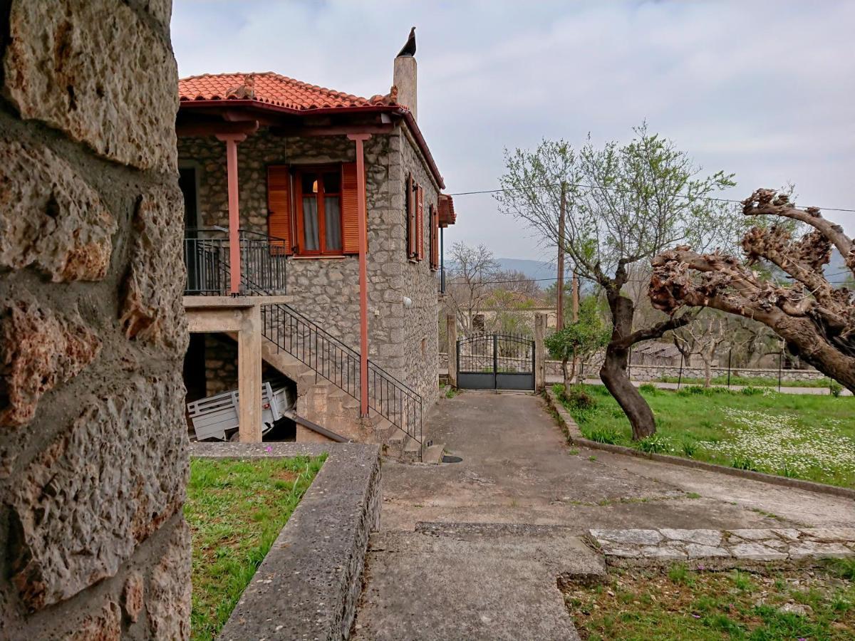 1935 Home Λιλαία Εξωτερικό φωτογραφία