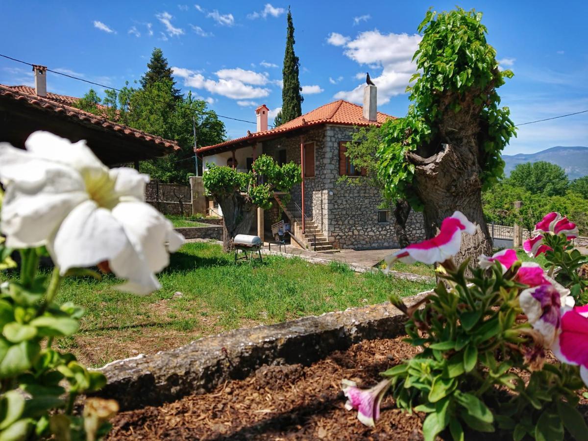 1935 Home Λιλαία Εξωτερικό φωτογραφία