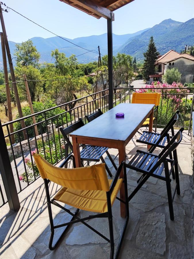 1935 Home Λιλαία Εξωτερικό φωτογραφία