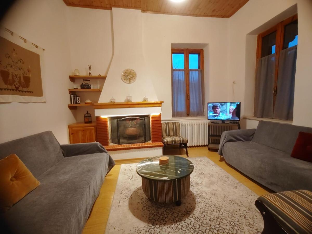 1935 Home Λιλαία Εξωτερικό φωτογραφία